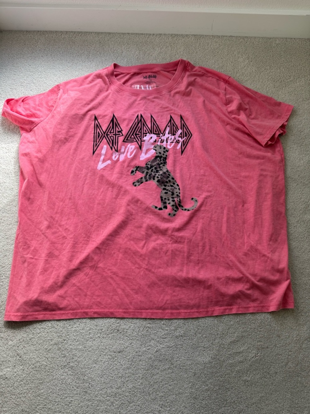 Def Leppard 'Love Bites' Pink Graphic Short Sleeve Tee 3xl